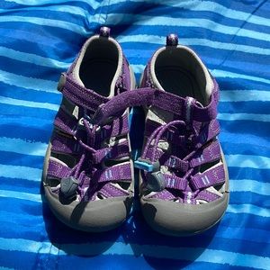 NEW Keen sandles size 10